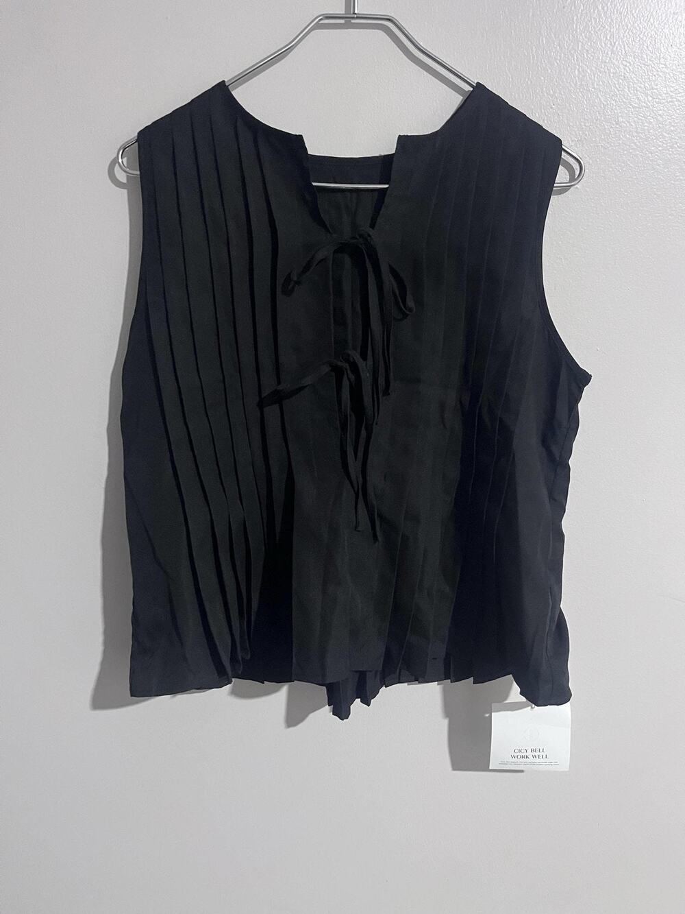 CICY BELL Blouse Womens M Black Pleated Sleeveless Tie Front Woven Summer